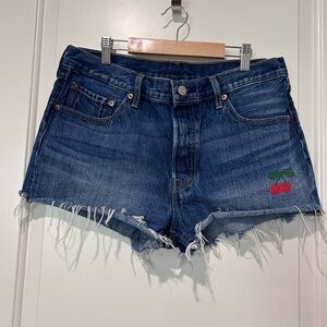 🍒🍒Vintage Levi's Cut off dark blue Denim Jean Shorts with Cherry Embroidery🍒🍒